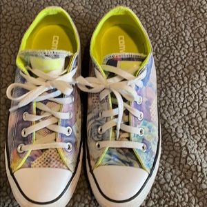 Women’s Converse Chucks